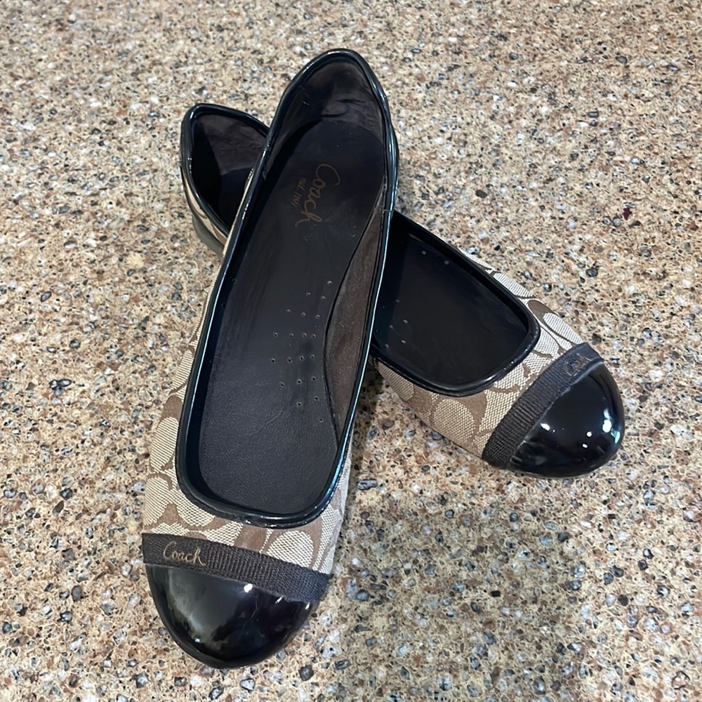 Brown/tan coach flats